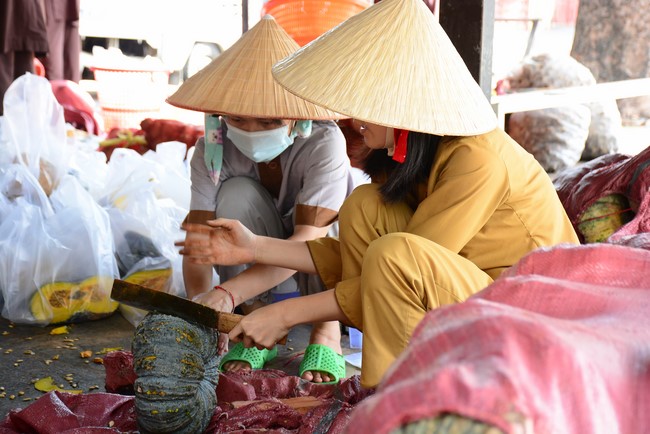 Continuing to support people in need in the Covid-19 pandemic of Hoang Phap Pagoda (series 7)